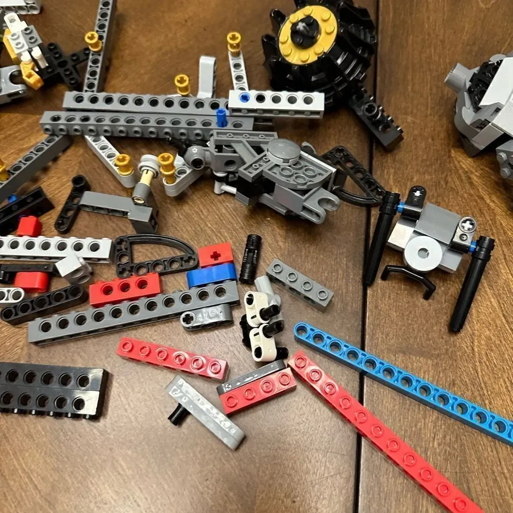 Lego Legos Tech pieces.robot Star Wars pieces
Endless options - Picture 4 of 14